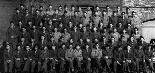 Photographie officielle de La Nueve, prise à Dalton Hall, en Angleterre, au printemps 1944. DR.